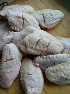 Make Chicken wings in New Orleans step 1