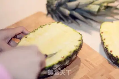 Make Pineapple rice step 1