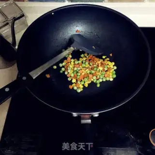 Make Pineapple rice step 2