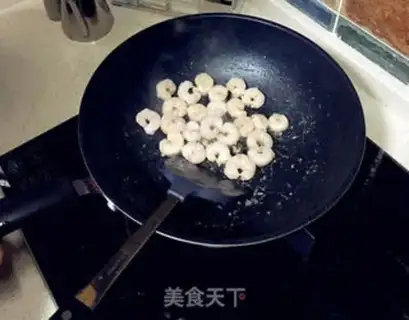 Make Pineapple rice step 3