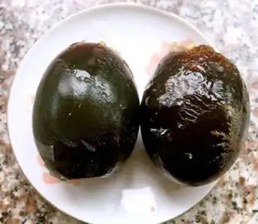 Make Put on the soup egg doll step 4