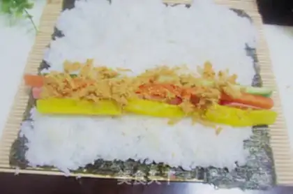 Make Hand roll sushi step 4