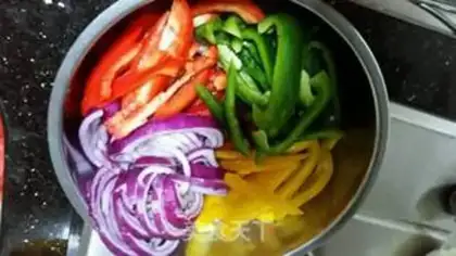 Make Italian pizza step 2