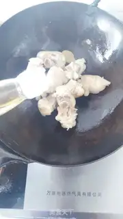 Make Sea bean pig hoof soup step 4