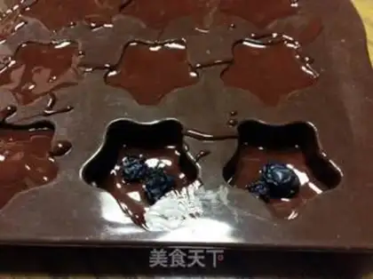 Make Handmade chocolate step 2