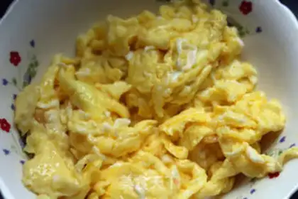 Make Homemade eggs onions step 3