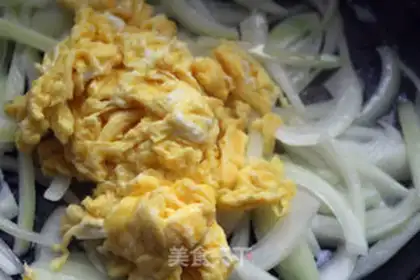 Make Homemade eggs onions step 5