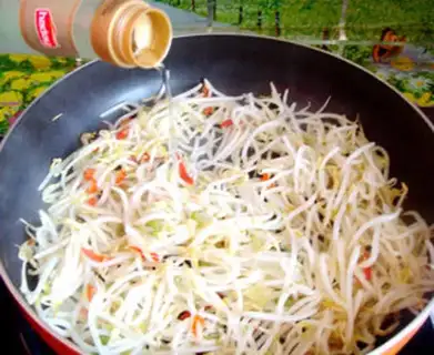 Make Sour green bean sprouts step 4
