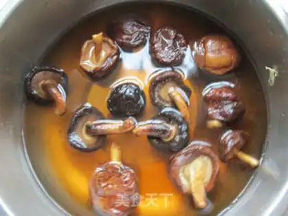 Make Fungus hen soup step 0