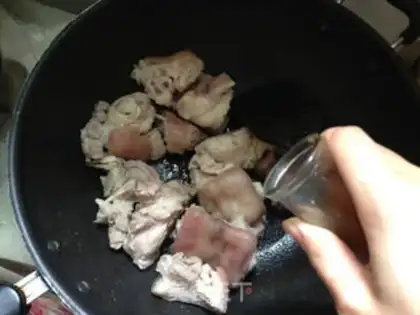 Make Hot pig hoofs step 4