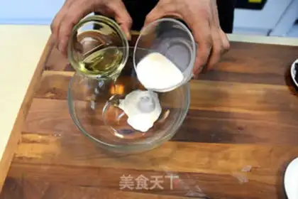 Make Christmas root cake step 1