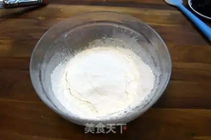 Make Christmas root cake step 3