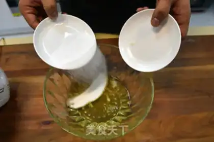Make Christmas root cake step 4