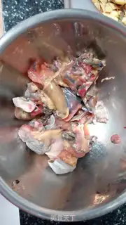 Make Old hen stewed the bamboo step 0