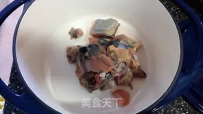 Make Old hen stewed the bamboo step 1