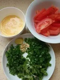 Make Tomato egg soup step 0