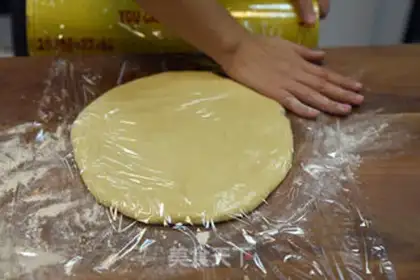 Make Sweet cheese strawberry rolls step 3