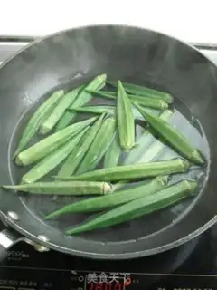 Make Autumn fried eggs step 1