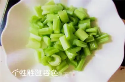 Make The cold peanuts, the celery step 1