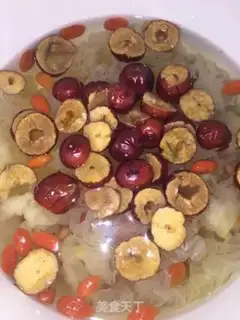 Make Silver-eared date soup step 6