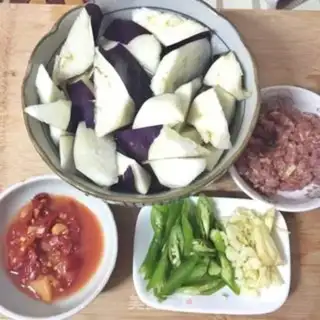 Make Spicy pork and eggplant step 0