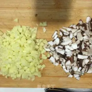 Make Potato mushroom greasy rice step 0