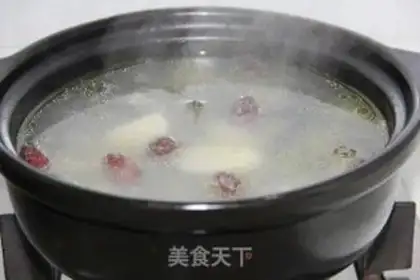 Make Chicken Mountain medicine soup step 5
