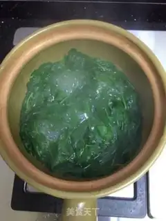 Make Skinny leaves soup step 1