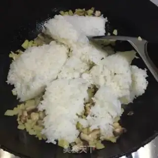 Make Potato mushroom greasy rice step 4