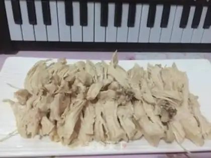 Make Spicy chicken silk step 1