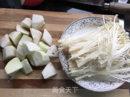 Make ♪ White radish, golden mushroom bone soup ♪ step 3