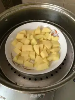 Make Shrimp cheese and potatoes step 1