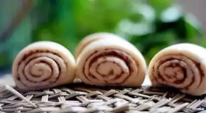 Make walnut sesame rolls step 8