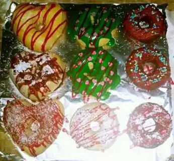 Make Christmas doughnuts step 11