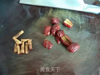 Make Red-tree scrawny meat stew step 1