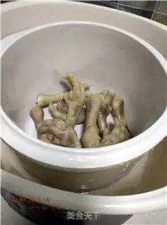 Make Chicken foot peanut soup step 4
