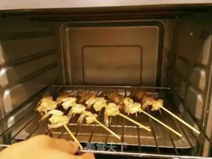 Make Garlic shrimp string step 7