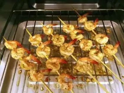Make Garlic shrimp string step 8