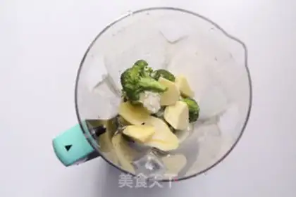 Make The broccoli cream soup step 1