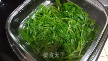 Make The spinach egg tower step 1