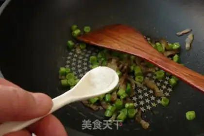 Make Puffed rice with meat mushrooms step 6