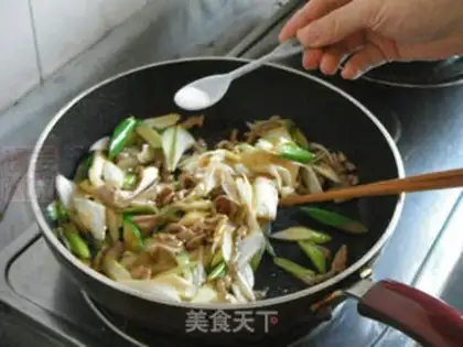 Make Onion fried lamb step 10