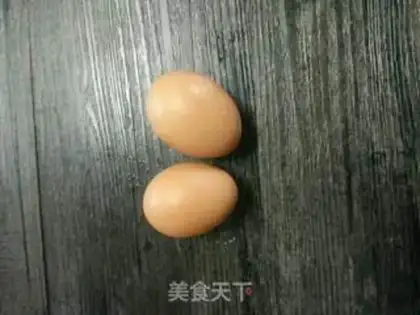 Make Onion egg noodles step 1