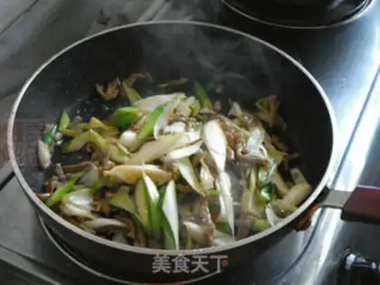 Make Onion fried lamb step 11
