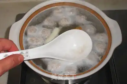 Make Fishball violet soup step 5
