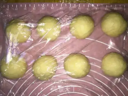 Make Snail bread step 3