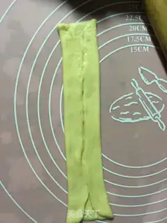 Make Snail bread step 5