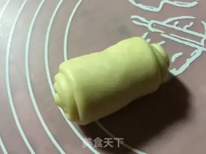 Make Snail bread step 6