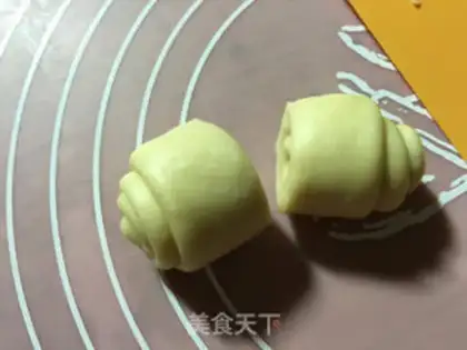 Make Snail bread step 7
