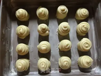 Make Snail bread step 10